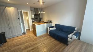 Free parking 7-Min Walk to Principality and City Centre