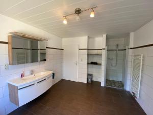 4-ZIMMERWOHNUNG,KÜCHE, INTERNET,PARKPLATZ,EMDEN,IHLOW,AURICh
