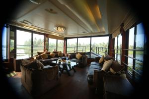 Alleppey Lake Houseboat