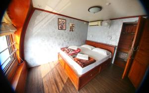 Alleppey Lake Houseboat