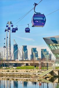 Modern 1-Bedroom Apartment Near Canning Town Station & DLR