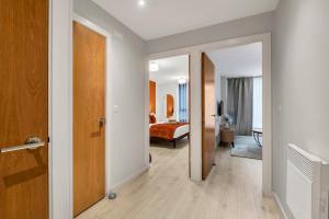 Modern One Bedroom Apartment near Canning Town Station close to O2 and ExCeL