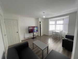 3 Bedroom House near M6, Aston Villa, Star city