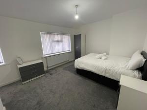 3 Bedroom House near M6, Aston Villa, Star city
