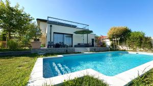 Villa contemporaine avec piscine - Céleste