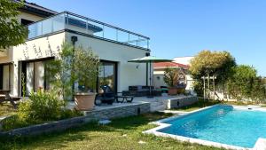 Villa contemporaine avec piscine - Céleste