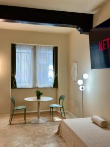 Cinema Apartment Milan - 4-звездочные отели в городе Милан