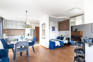 Perfect central spot! by VAYA STAYS