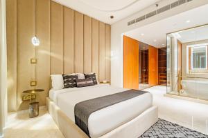 Luxury Palm Escape & Elegant 2BR with Balconies
