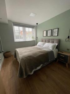 2 beds by Tower Bridge, Walk to Sights & Dining