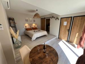 Chambre dhôte Mélusine - Spa Illimité - Nature - Les Fées des Chênes