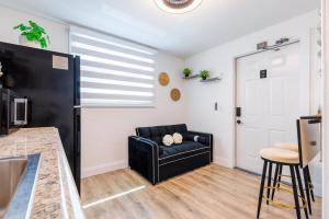 MIA Airport Modern Studio 10 min Downtown Port