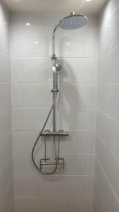 Chambre privative design avec espace salon & cuisine 15 min de Paris