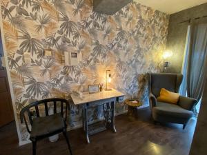 Top Floor Apt, View, 2BD, Parking