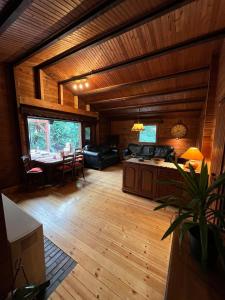 Natur pur, Haus mit großen Garten am Wald