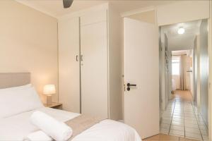 Comfy Beachfront Apt! Shared Pool!