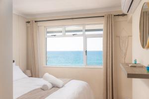 Comfy Beachfront Apt! Shared Pool!