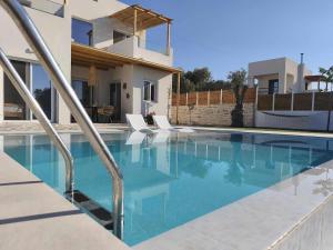 Villa Livia- panoramic view with pool and beautiful garden