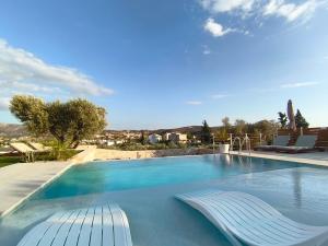 Villa Livia- panoramic view with pool and beautiful garden