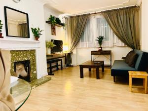Beautiful 3 bedroom Maisonette