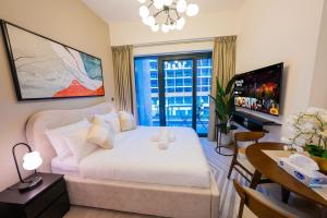 Stunning Studio with Swimming Pool View