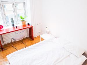 Explore Cph from a Stylish Central Apartment
