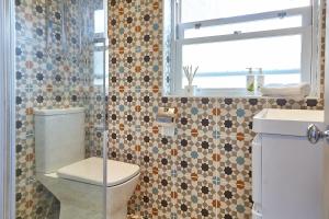 The Lark - High Style by the Roman Baths