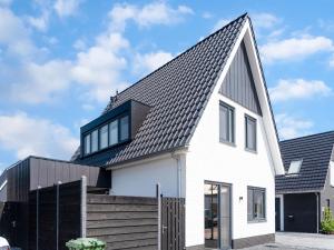 Holiday Home in Stavoren with Jetty