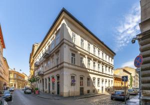 Premium Living Dob Street