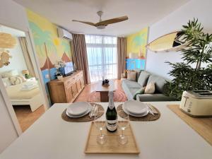 Surf & Sky - Las Americas