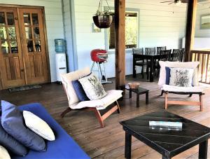 Quiet Retreat, Ideal For An Intimate Romantic Getaway Or 2 Couples