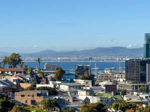 Spacious 4Br Home In Bo Kaap With Mountain And Ocean View 5 min From Cape Town CBD