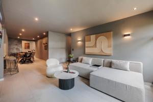 10th Street Three-Bedroom Jacuzzi & Billiard 201