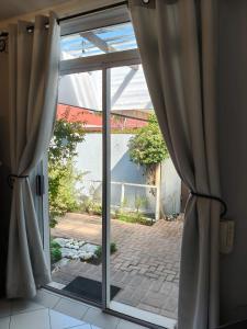 Strand and Sea Cottage