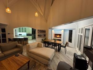 Wilderness deckhouse. views!sunseariverkayaks