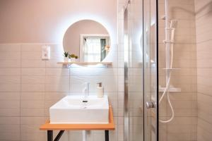 Central Cozy Studio with AC