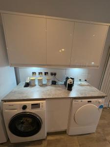 Spacious John York House & Parking