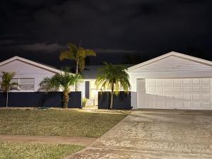 Cozy 4 Bedroom Home On Merritt Island - 4hvězdičkové hotely ve městě Merritt Island