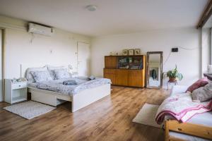 Terra Farma Cottage, cozy urban escapes here!