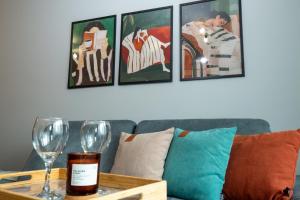 TRINAVIS Boutique Apartments, OWN PRIVATE PARKING, City Center, Entire Apartment