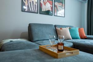 TRINAVIS Boutique Apartments, OWN PRIVATE PARKING, City Center, Entire Apartment