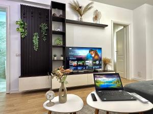 Zenith Central Address Apartment with Parking