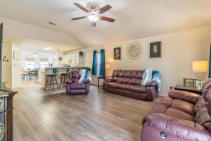 Spacious Bandera Family Fun House with King bed - Ubytování bez kategorie ve městě San Antonio