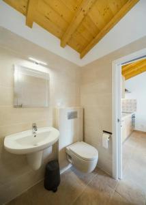 One Bedroom Chalet with private bathroom and kitchen