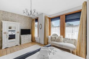 Spacious 4Bed Town House for Contractors & Family Friendly in Great Central Location