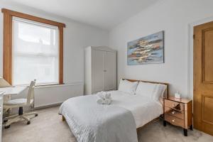 Spacious 4Bed Town House for Contractors & Family Friendly in Great Central Location