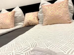 Goldstadt Luxe Studio- City Apartment Schlössle