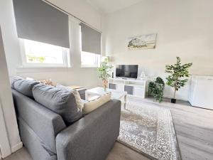 Spacious 2BR Home by Portobello Beach