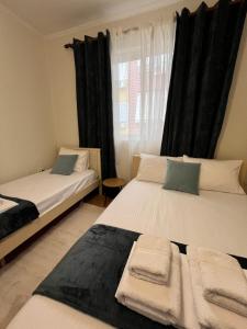 Take 5 INN - Central 2BR by Kavaja Str, Sleeps 5 ppl