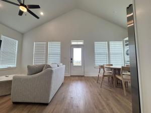 Two Bedroom Villa Walk to Beach